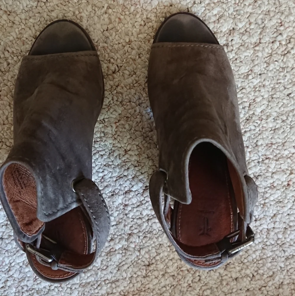 FRYE Dani Shield Sling Peep Toe Khaki Suede heels size 8.5
